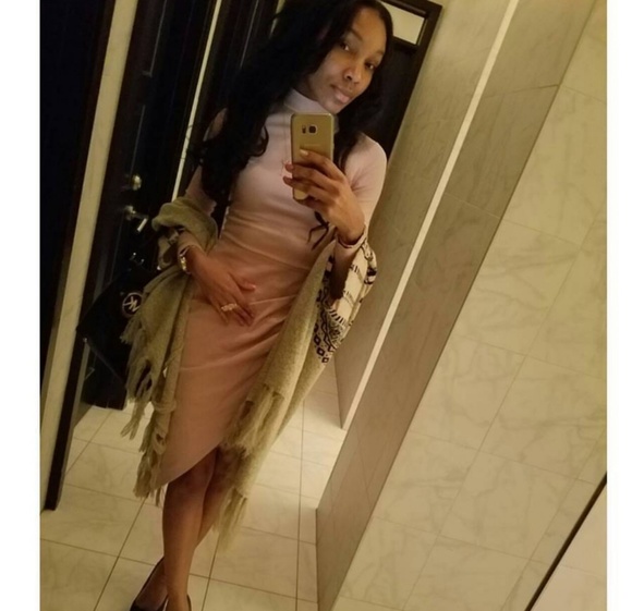 Dress - Picture 3 of 3